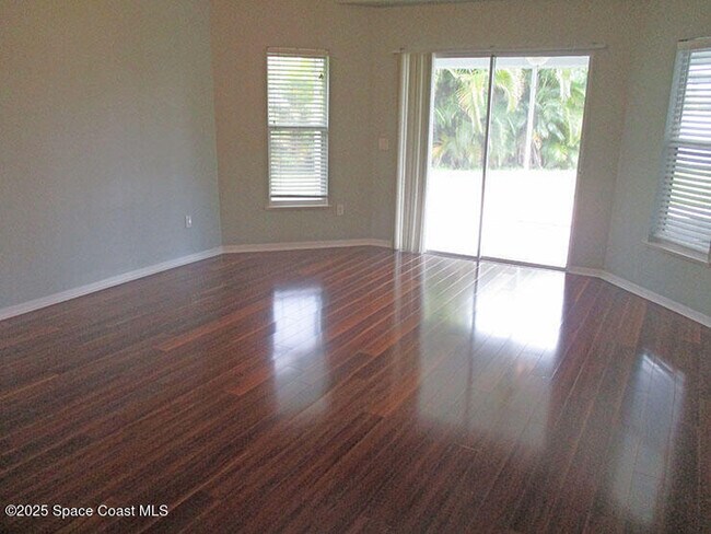 Building Photo - 935 Southlakes Way SW