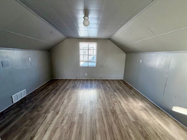 Building Photo - For Lease: Totally Updated 3 Bedroom 1 Bath Welcome Section 8 Call 313-429-3244 KPM Detroit