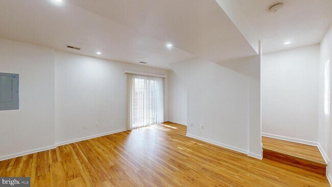 Building Photo - 527 Sparkleberry Terrace NE