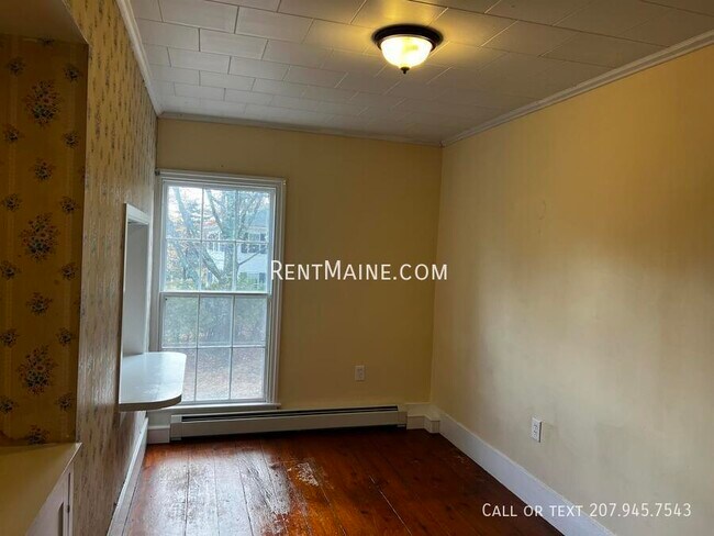 Building Photo - 92 Main Rd N