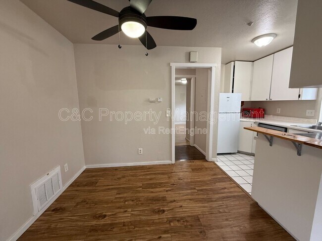 Building Photo - 300 Stony Point Rd