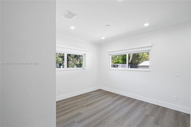 Building Photo - 7550 SW 127th St