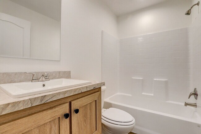 Building Photo - 2627 S Lamb Blvd