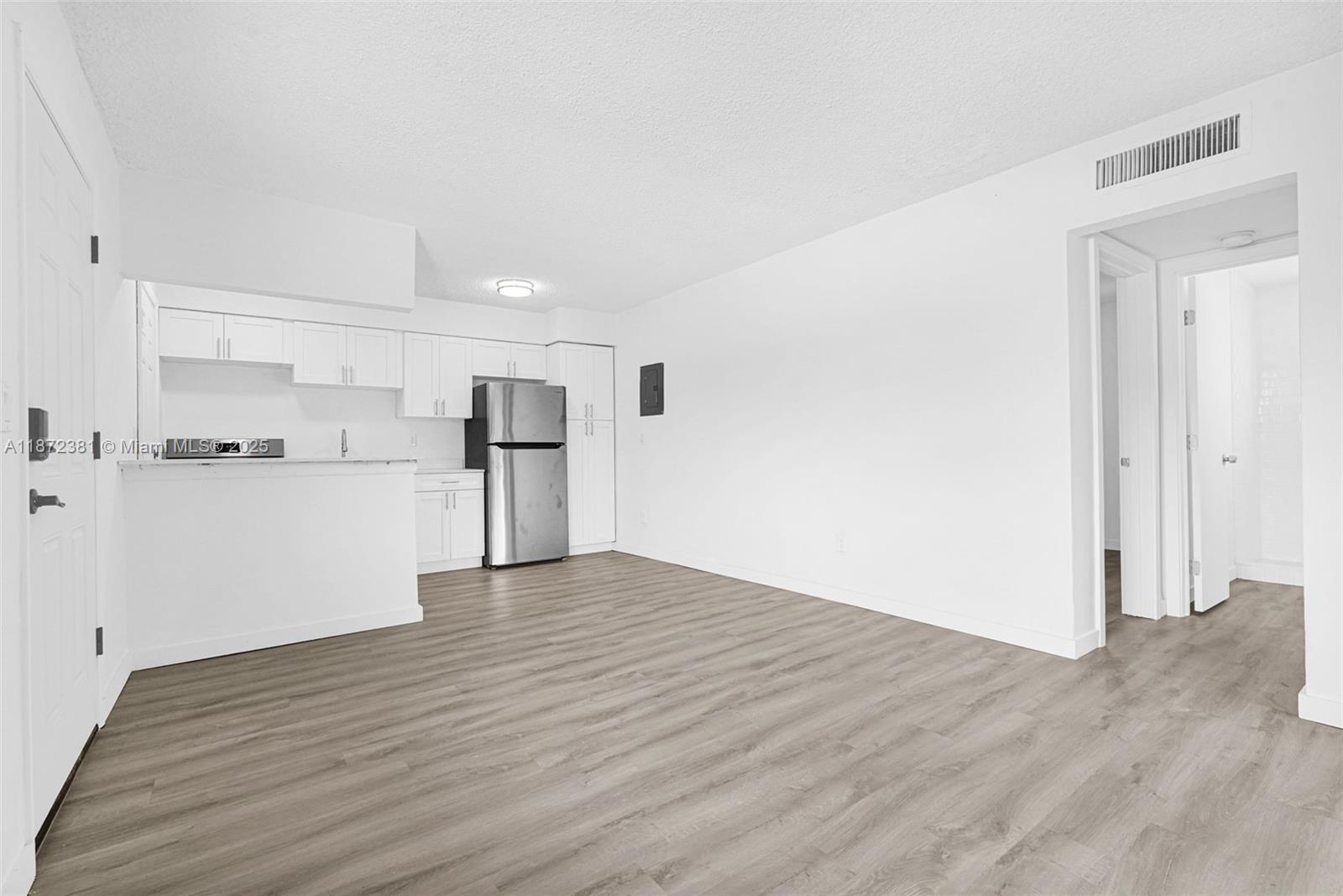 Building Photo - 13090 Griffing Blvd