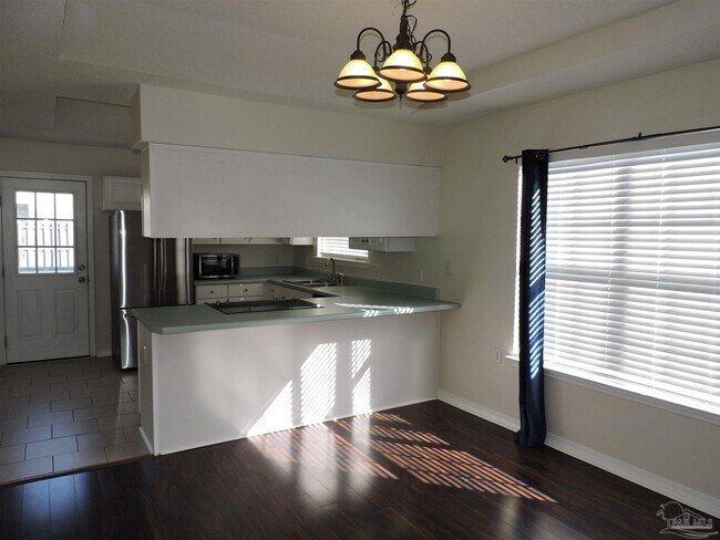 Building Photo - 1100 Sweetbriar St