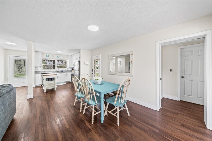Dinning Area - 1610 Glen Haven Dr
