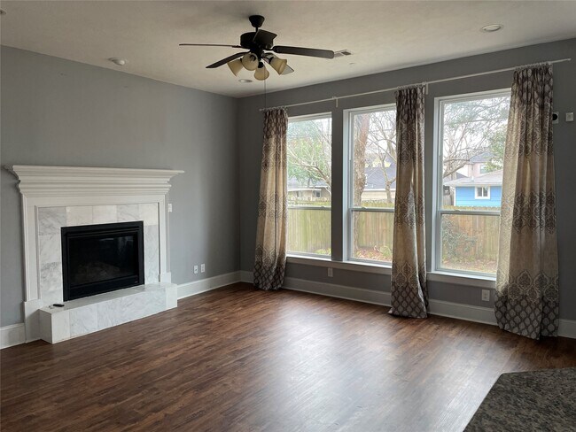 Building Photo - 5105 Maple St