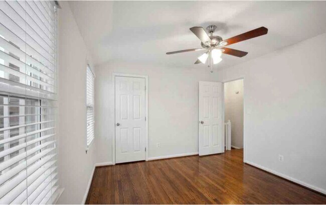 Building Photo - 2836 Fairhaven Ave