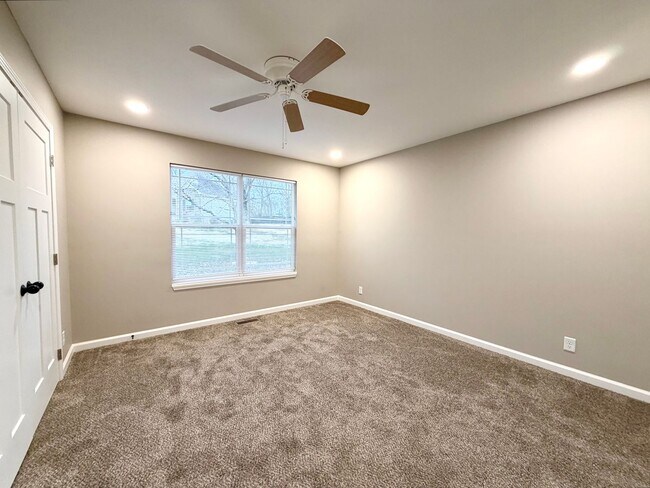 Building Photo - 511 Glenstone Springs Dr