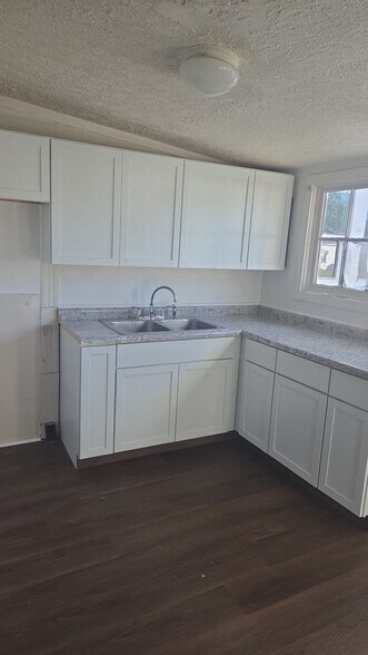 Primary Photo - 469 Wood St