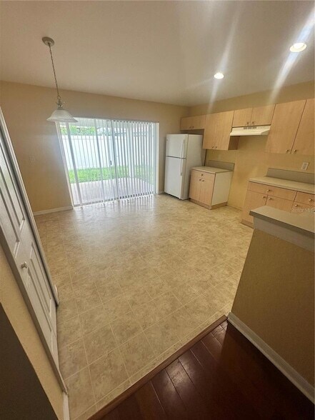 Building Photo - 11422 Crestlake Village Dr