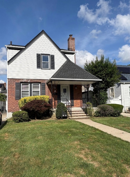 Primary Photo - 84-36-8252 252nd St