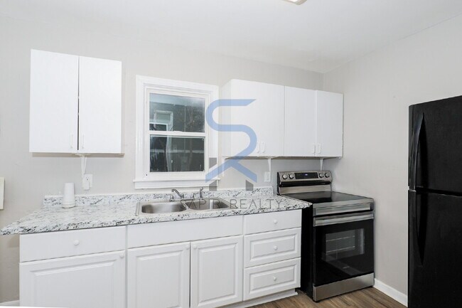 Building Photo - 1123 Graymont Dr SW