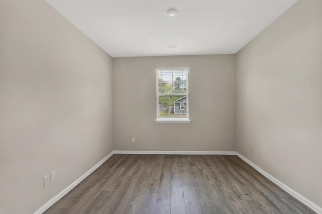 Building Photo - 376 Brennan Dr