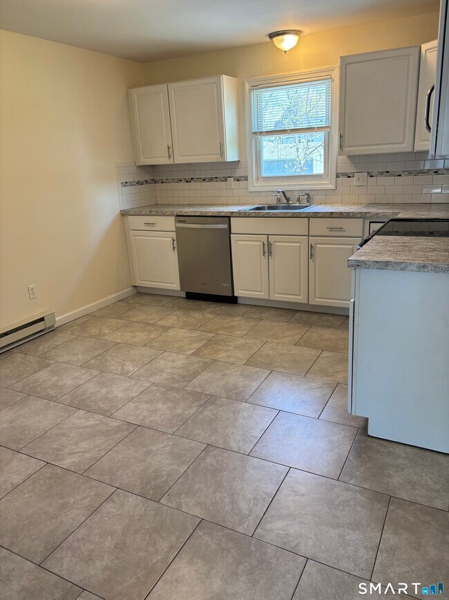 Building Photo - 14 Elmview Cir