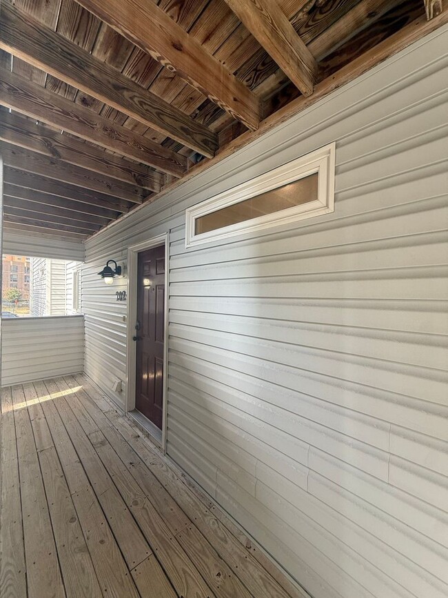 Building Photo - Charming Beachside Condo Near Shore Drive!