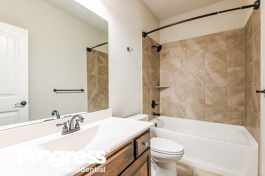 Building Photo - 325 Strait Ln
