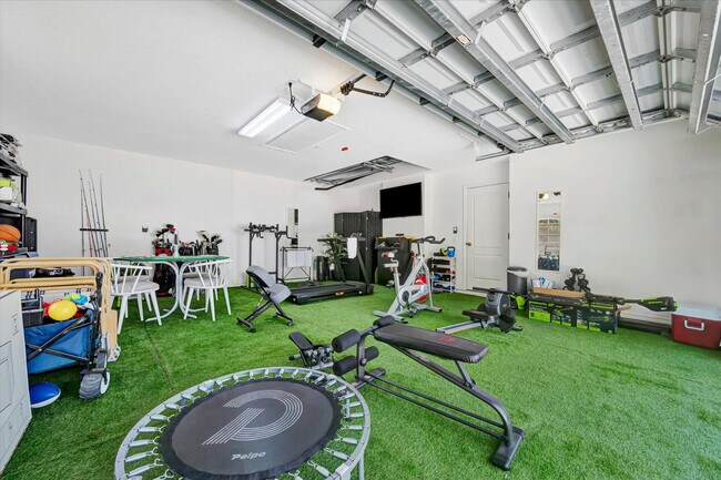 Building Photo - 19 Hoffer St