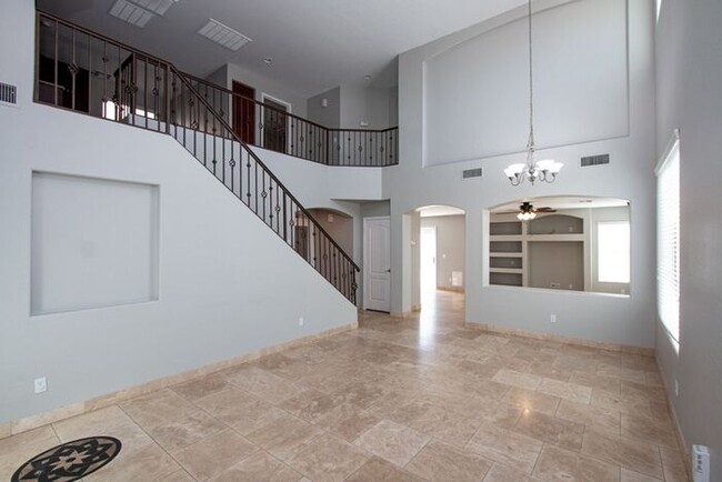Building Photo - Welcome to this stunning 4 bedroom, 2.5 ba...