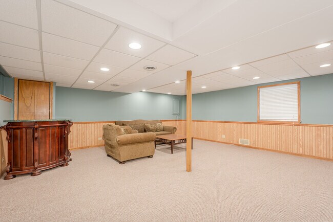 Building Photo - 1065 Red Clover Dr