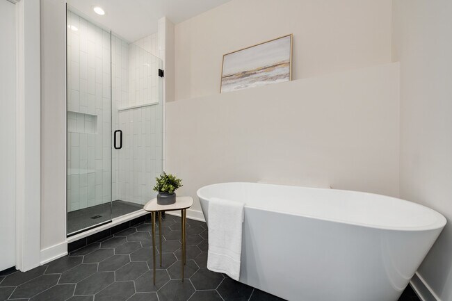 Building Photo - 1631 N Lawndale Ave