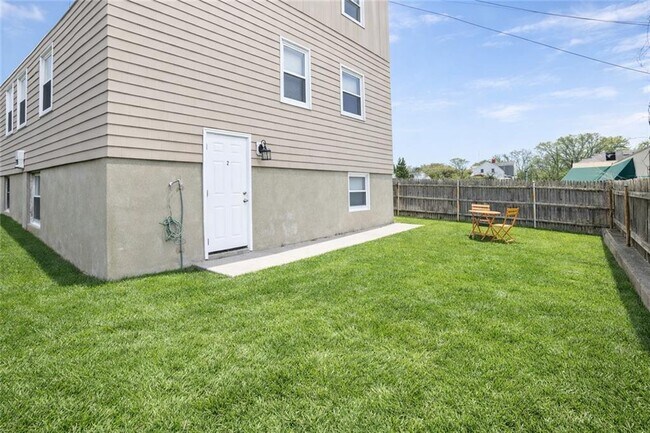 Building Photo - 255 Waterman St