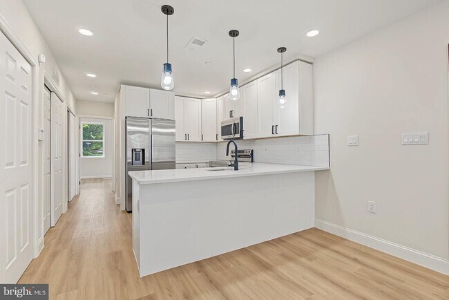 Building Photo - 1242 N 15th St