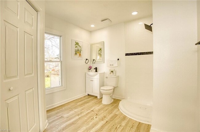 Building Photo - 910 Rugby St