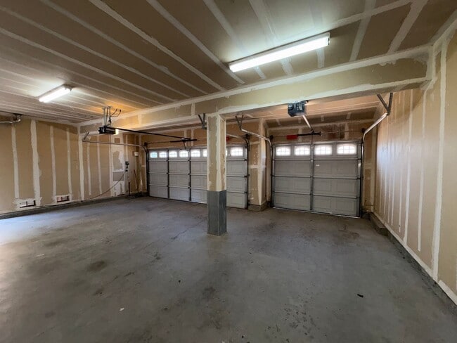 Building Photo - 100 Mt Adams Cir