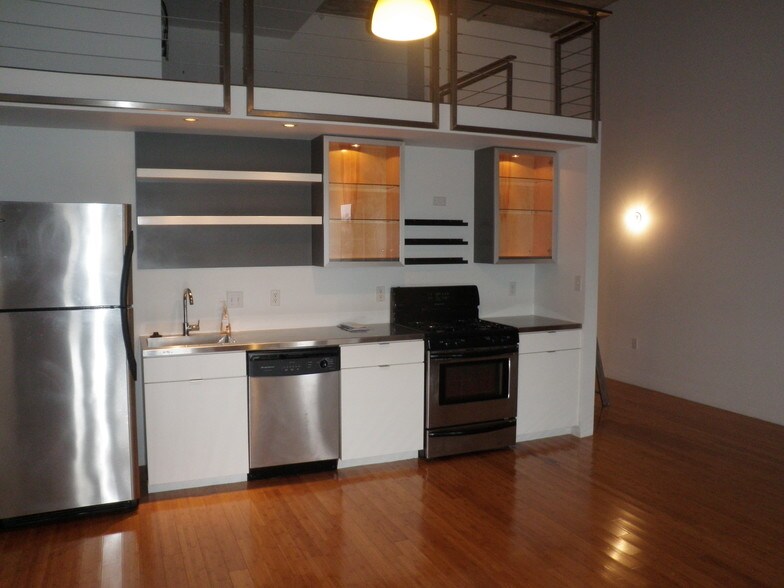 Building Photo - 156 Porter St