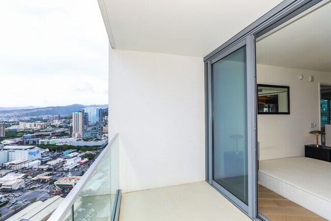 Building Photo - KOULA 2b2b1pkg Ready to Move In!