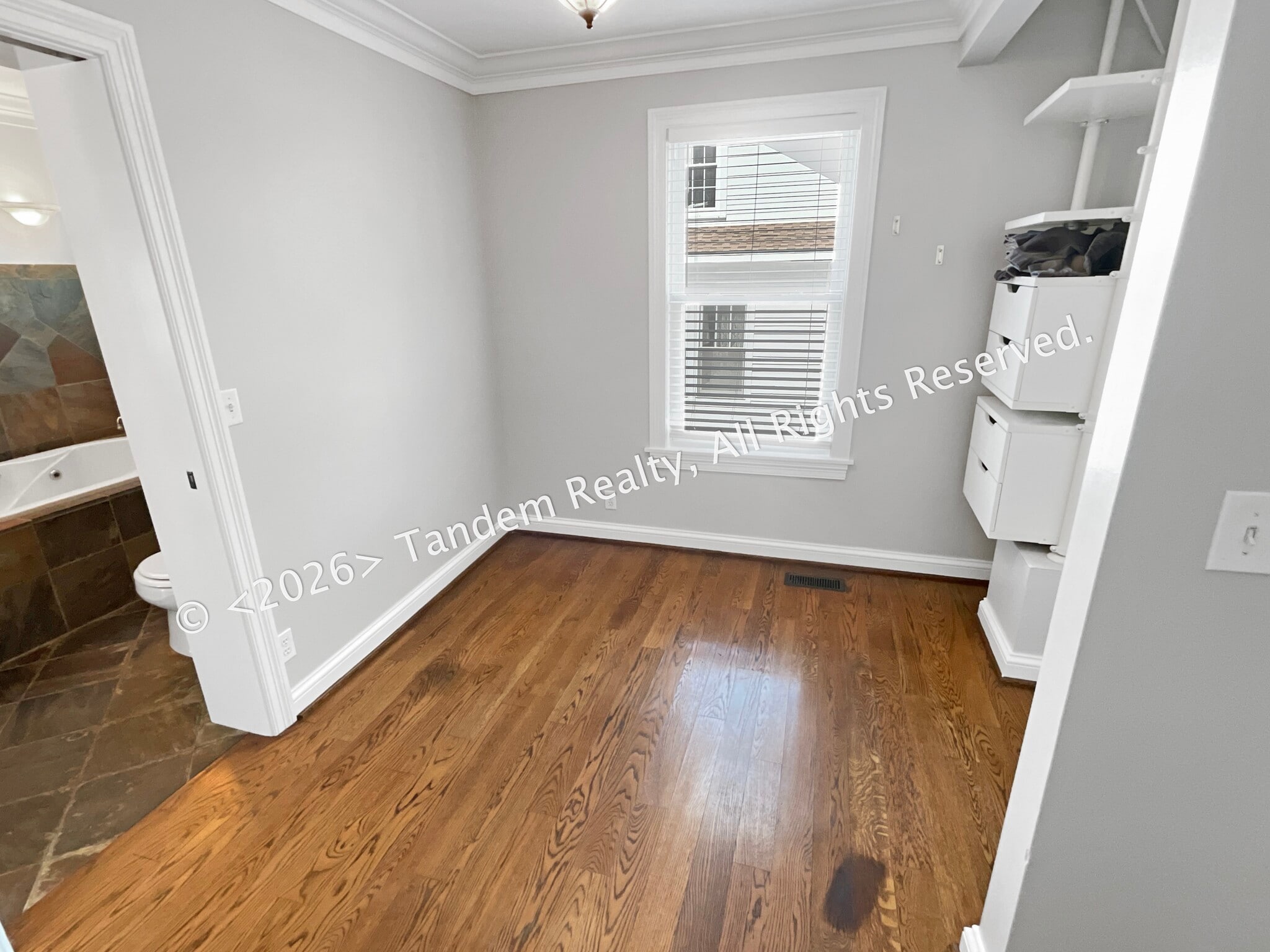 Building Photo - 2228 Ashwood Ave