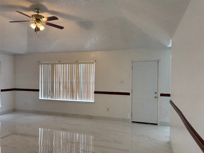 Building Photo - 2514 Radcliffe Dr