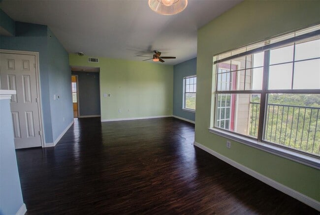 Building Photo - 2320 Gracy Farms Ln