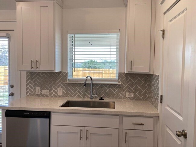 Building Photo - 652 Pheasant Hill Ln