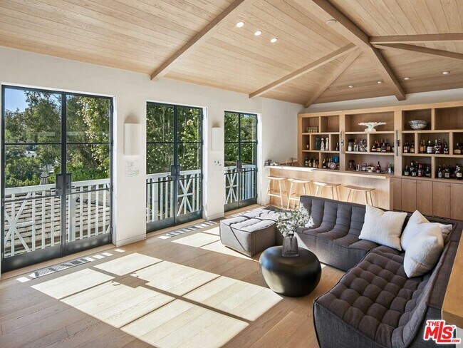 Building Photo - 657 Perugia Way