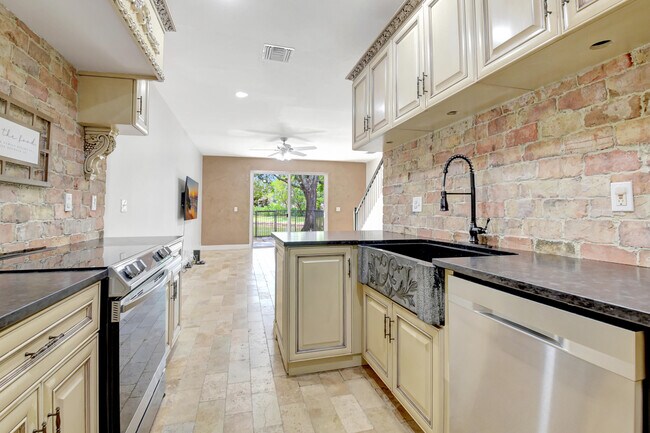 Building Photo - 6306 Crescent Lake Way