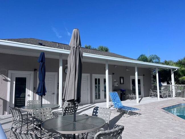 Building Photo - Sable Trace 3BR/2BT Lakefront Villa
