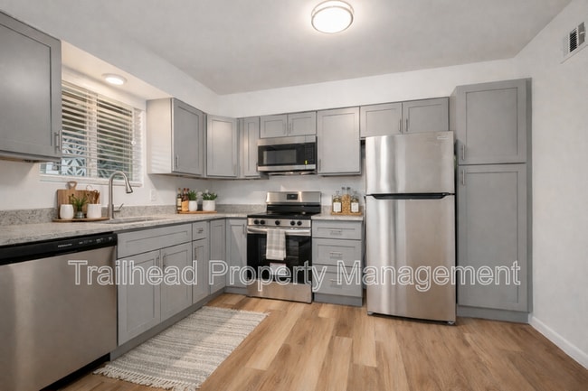 Building Photo - 8300 Robinson St