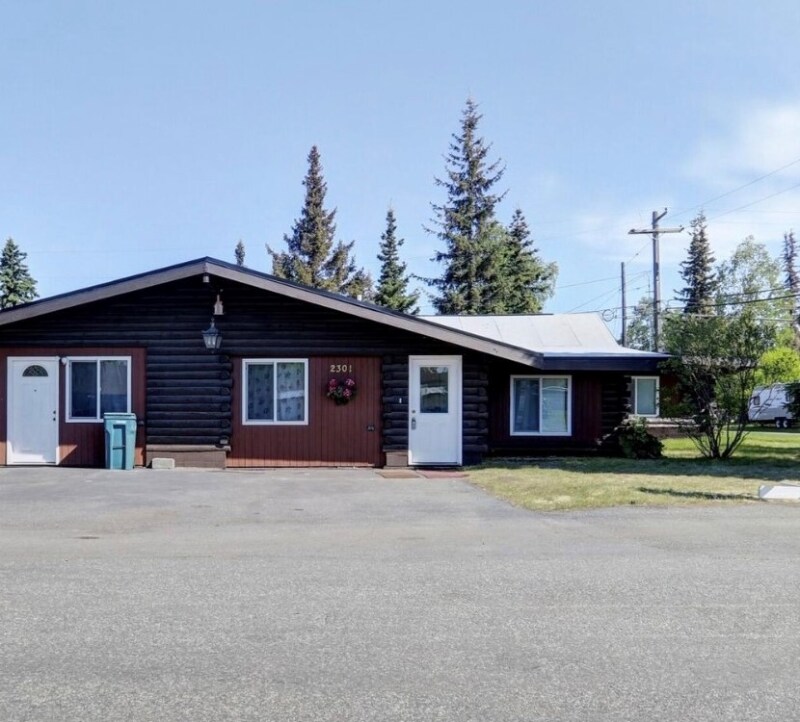 Building Photo - 2301 Lincoln Ave