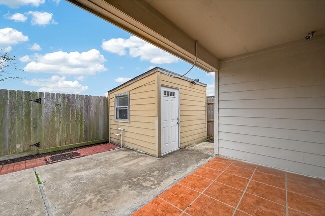 Building Photo - 9022 Clearwood Landing Blvd