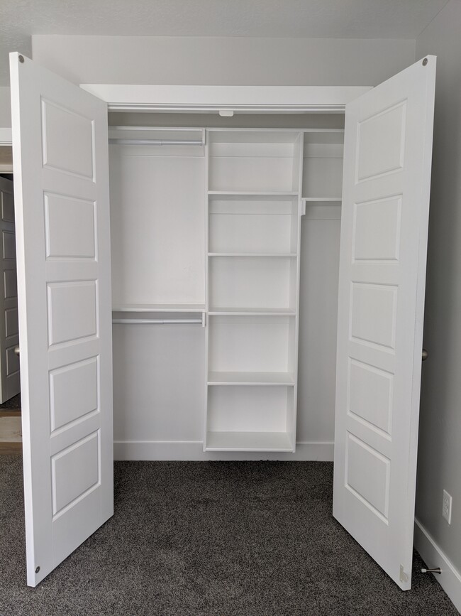 Building Photo - 540 E 200 S