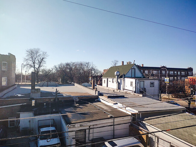 Building Photo - 2815 N Harding Ave