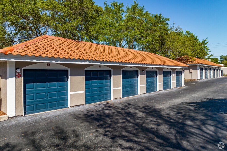 Private Garages - Mainstreet Apartments