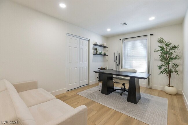 Building Photo - 4045 W Mardon Ave