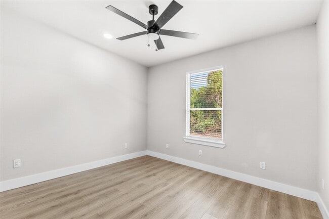 Building Photo - 2318 Progress Dr