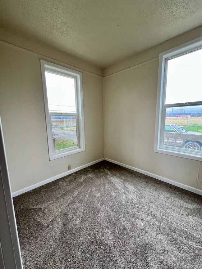 Building Photo - Cozy 2 Bedroom in Ferndale!