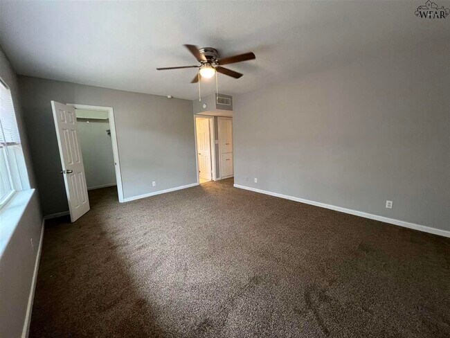 Building Photo - 2406 Hampstead Ln