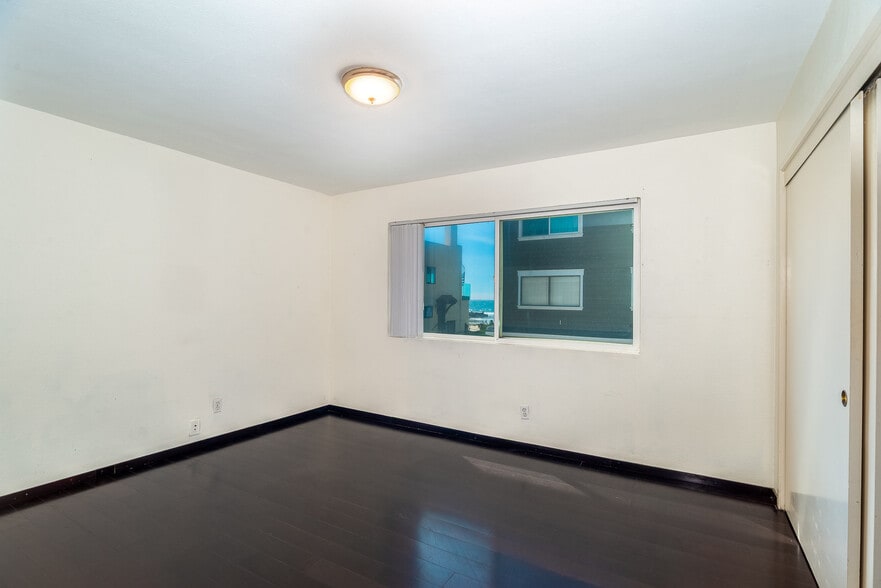 Building Photo - 674 Seacoast Dr