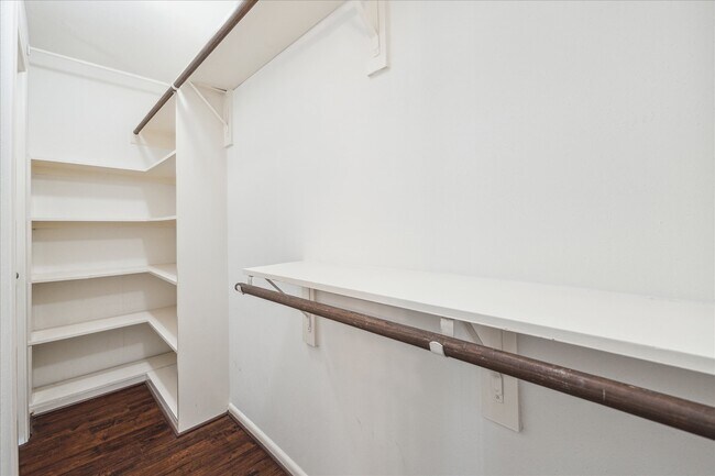 Building Photo - 1601 S Shepherd Dr